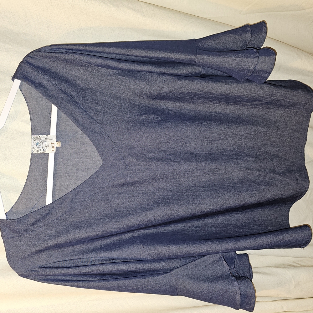 NAIF Relaxed Blue 3/4 Sleeve Blouse